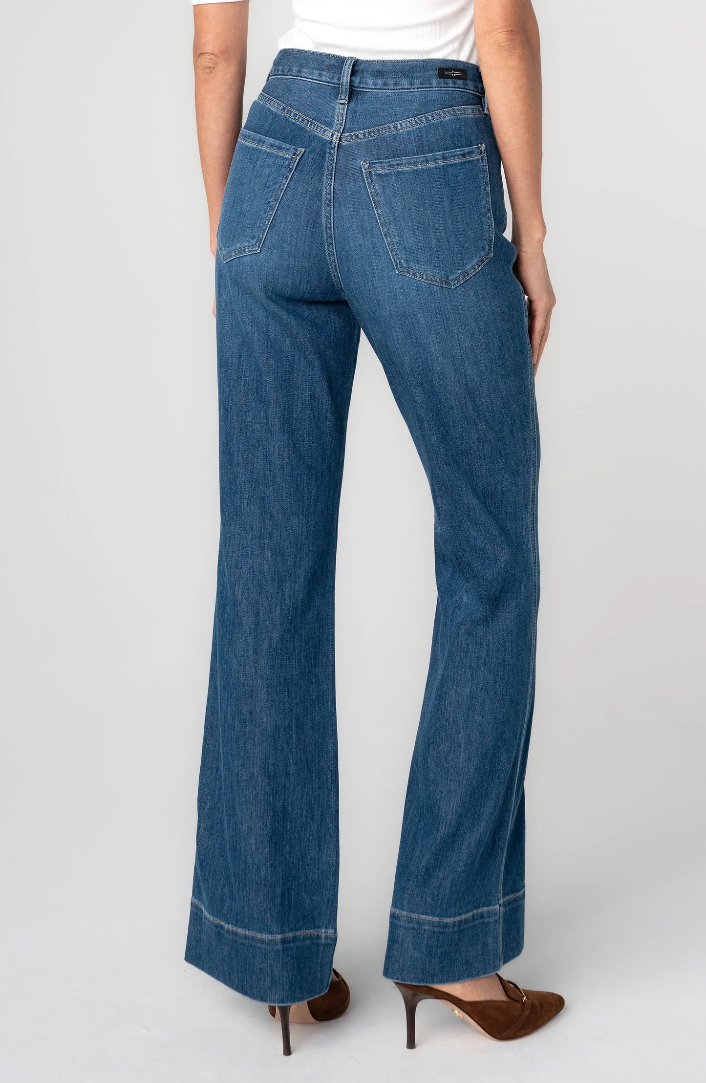 Liverpool Relaxed 32" Bootcut Jean