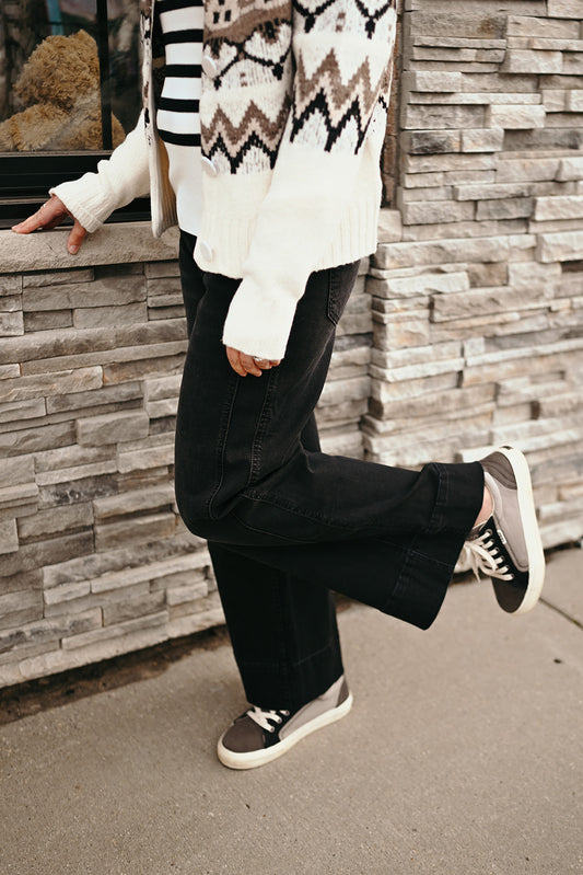 KUT Meg Black Wash Jean